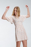 Vestido escotado tipo V, manga amplia con vuelo y espalda con encauchado.