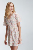 Vestido escotado tipo V, manga amplia con vuelo y espalda con encauchado.