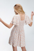 Vestido escotado tipo V, manga amplia con vuelo y espalda con encauchado.