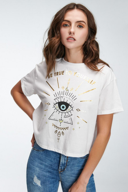 Camiseta manga corta con estampado en frente.