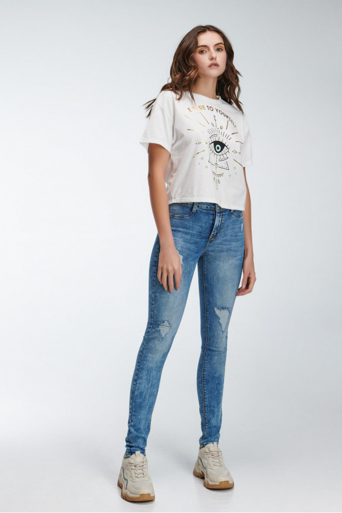 Camiseta manga corta con estampado en frente.