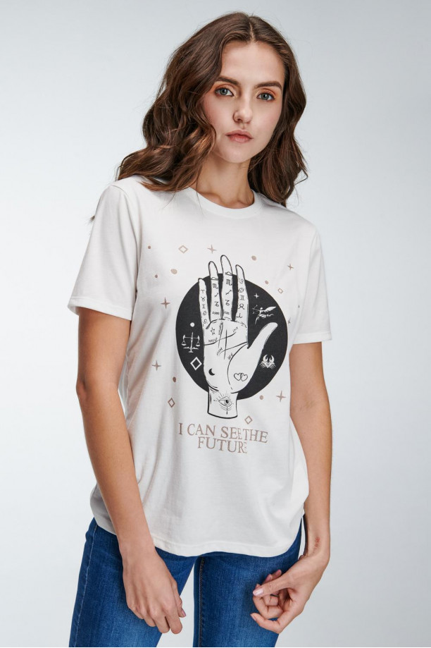 Camiseta manga corta con estampado en frente.