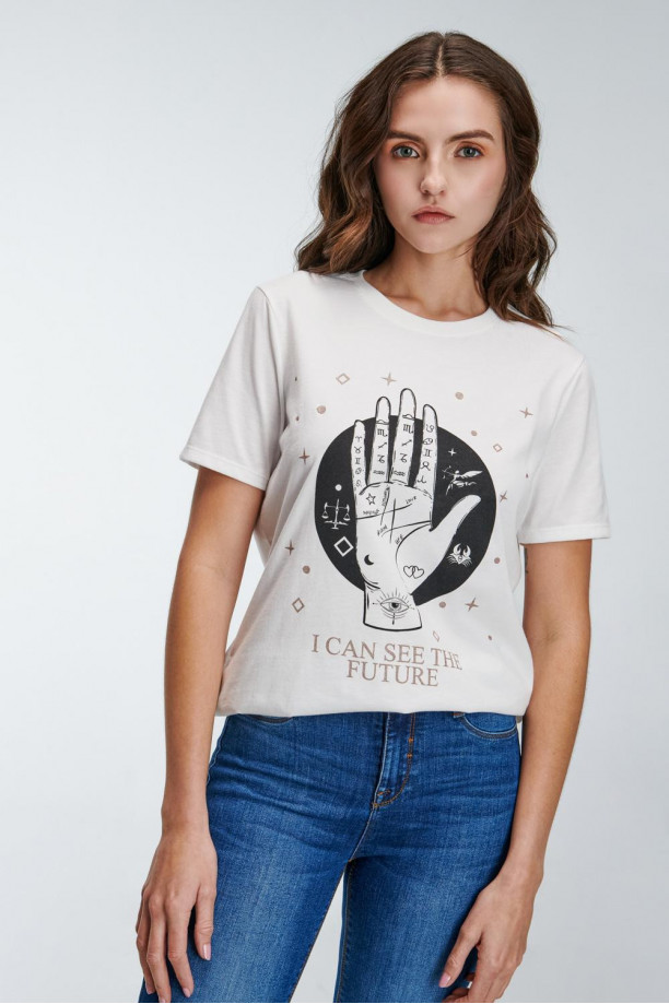 Camiseta manga corta con estampado en frente.