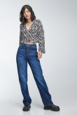 Blusa con gola inferior, manga acampanada