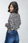 Blusa con gola inferior, manga acampanada