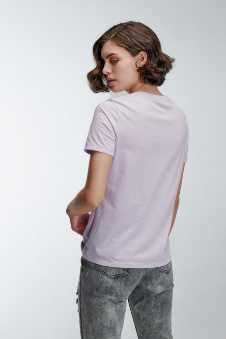 Camiseta manga corta con estampado en frente.