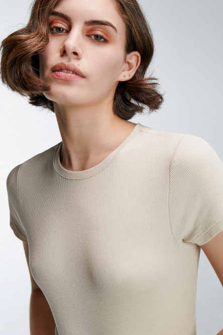 Camiseta básica, manga corta.