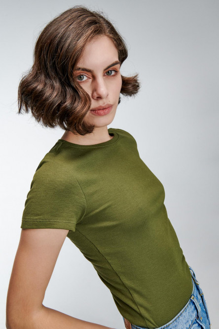 Camiseta básica, manga corta.