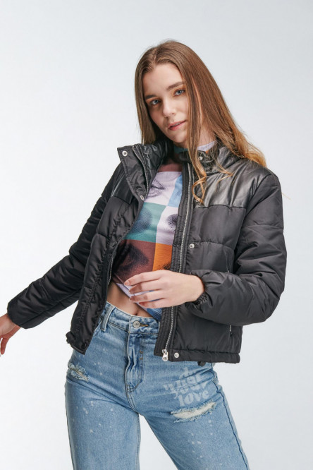 Chaqueta acolchada cuello alto