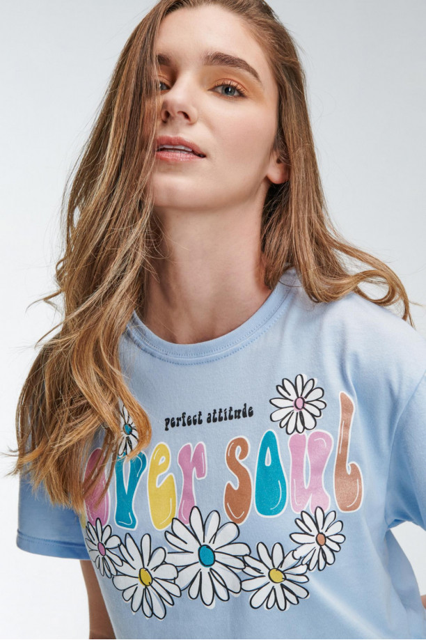 Camiseta manga corta, con estampado en frente.