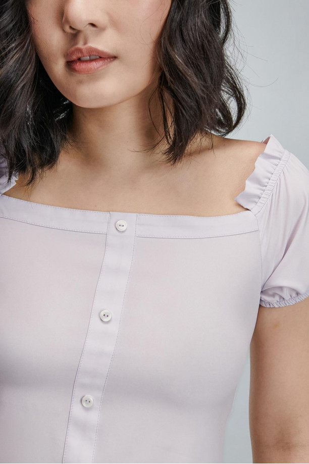 Blusa para dama con abotonadura en frente unicolor.