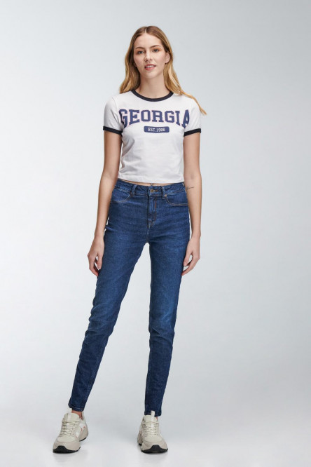 Camiseta estampada, con cuello y puños en contraste, manga corta.