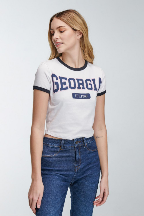 Camiseta estampada, con cuello y puños en contraste, manga corta.