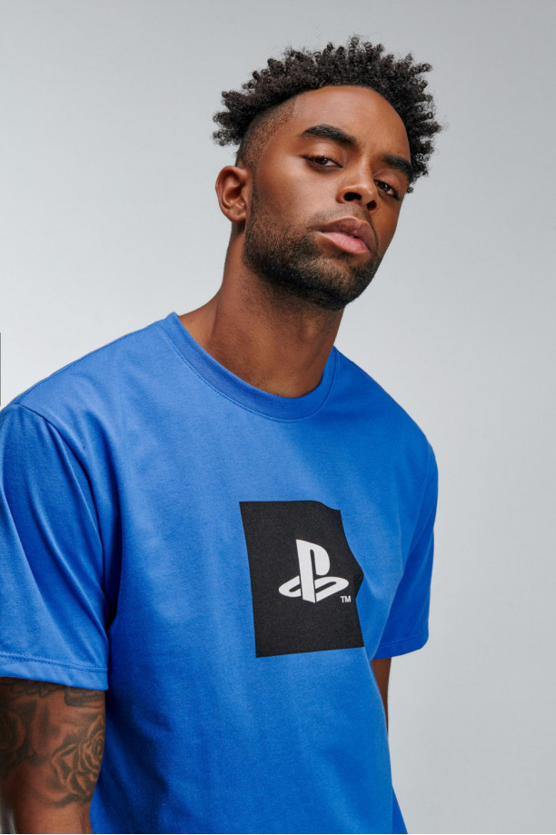 Camiseta cuello redondo, estampada de PlayStation.