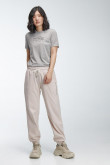 Jogger estampado, con bolsillos y silueta medio amplia.