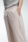 Jogger estampado, con bolsillos y silueta medio amplia.