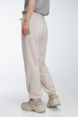 Jogger estampado, con bolsillos y silueta medio amplia.