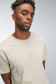 Camiseta unicolor con cortes.