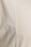 Camiseta unicolor con cortes.