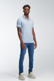 Camiseta Polo estampada con cuello y puños tejidos.