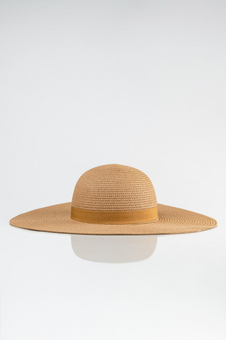 Sombrero con lazo decorativo