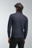 Suéter cuello alto unicolor