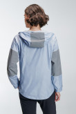 Chaqueta liviana con capota y reflectivos