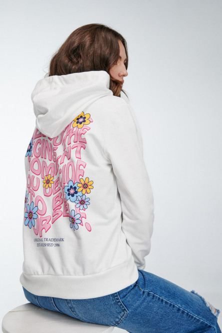 Buzo con capota estampado
