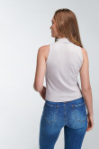 Camiseta, manga sisa, cuello alto, unicolor.