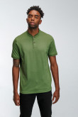 Camiseta Polo unicolor con cuello y puños tejidos, manga corta con  pechera de dos botones.