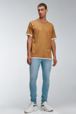 Camiseta manga corta unicolor.