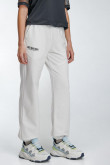 Jogger estampado, con bolsillos y silueta medio amplia.