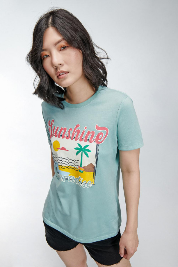 Camiseta manga corta con estampado en frente.
