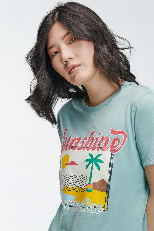 Camiseta manga corta con estampado en frente.