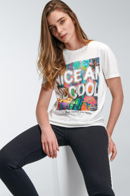 Camiseta manga corta con estampado en frente.