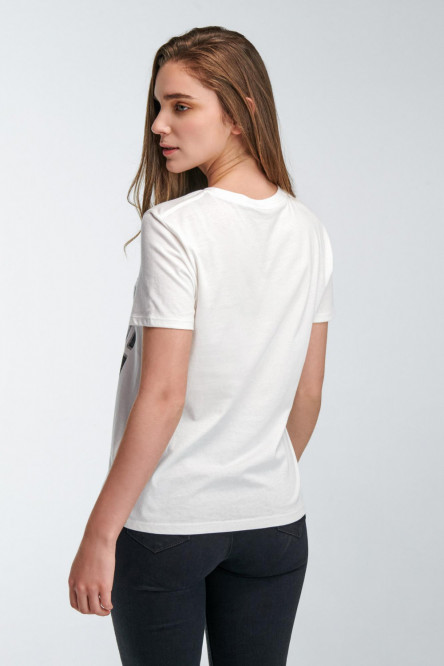 Camiseta manga corta con estampado en frente.