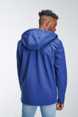 Chaqueta liviana con capota