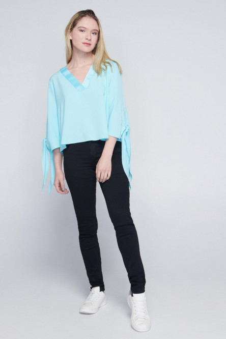 BLUSA CON AMARRE