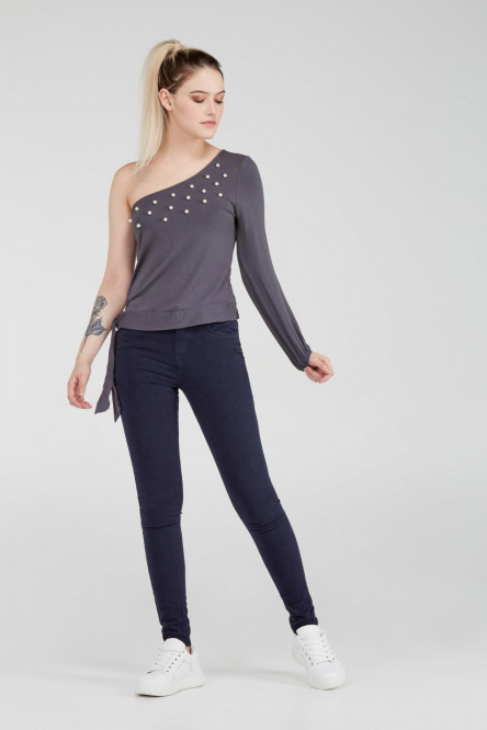 BLUSA CORTE ASIMETRICO CON PERLAS