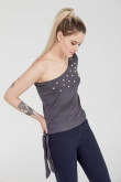 BLUSA CORTE ASIMETRICO CON PERLAS