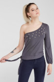BLUSA CORTE ASIMETRICO CON PERLAS