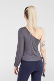 BLUSA CORTE ASIMETRICO CON PERLAS