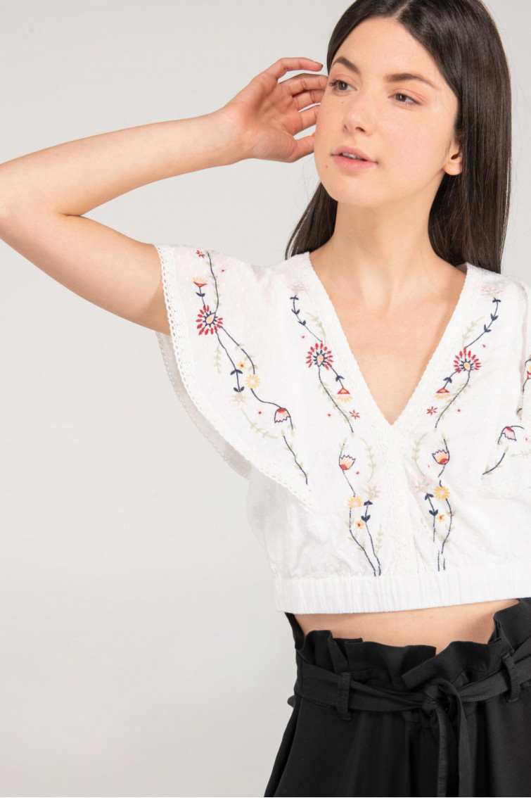 BLUSA ESCOTE EN V BORDADA