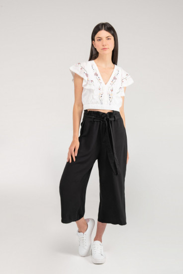 BLUSA ESCOTE EN V BORDADA