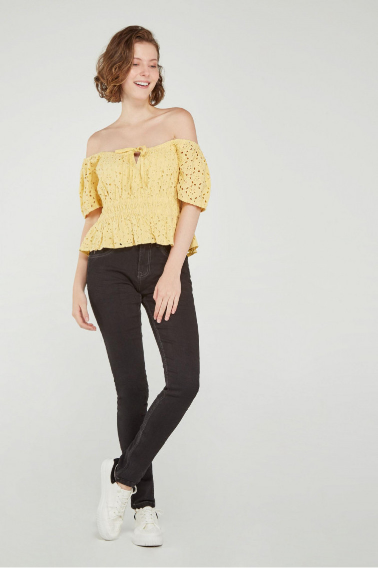 BLUSA DETALLE A LASER