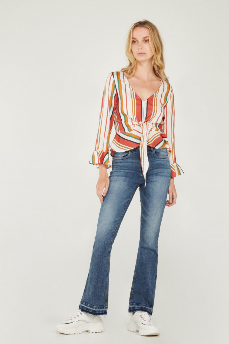 BLUSA CON MOTIVO