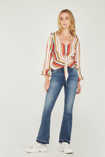 BLUSA CON MOTIVO