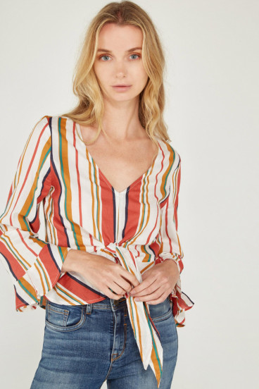 BLUSA CON MOTIVO