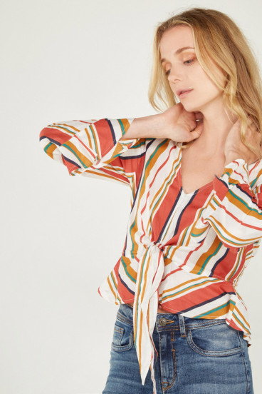 BLUSA CON MOTIVO