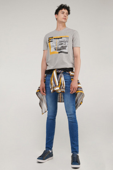 CAMISETA COMBINADA ESTAMPADA